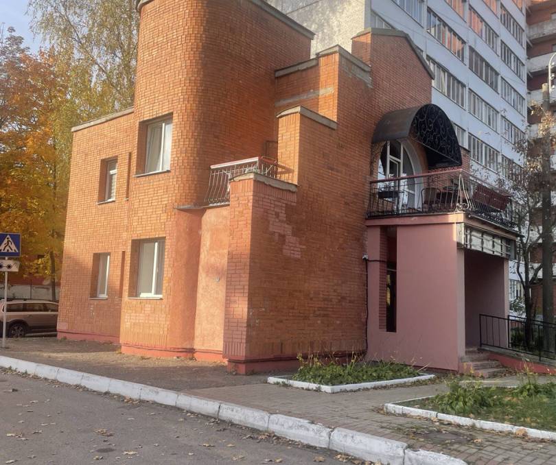Двухэтажный  коттедж с балконом ( мангал) в самом центре города,на берегу Двины . - kvartirka.by