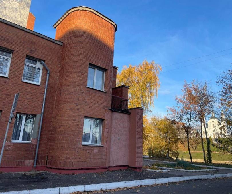 Двухэтажный  коттедж с балконом ( мангал) в самом центре города,на берегу Двины . - kvartirka.by