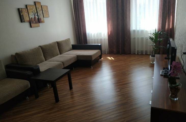 2-Комнатная квартира на сутки в  Пинске,  Ровецкая ул., 8    изображение 1 - kvartirka.by